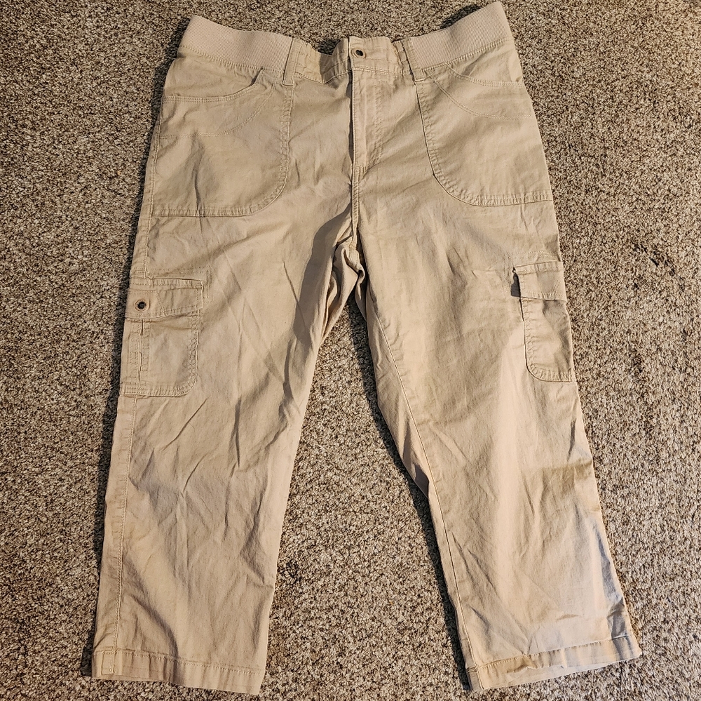 Lee Women's Khaki Cargo Capris, Sz 16